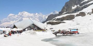Breathtaking view of Hemkund Sahib amidst snowfall.